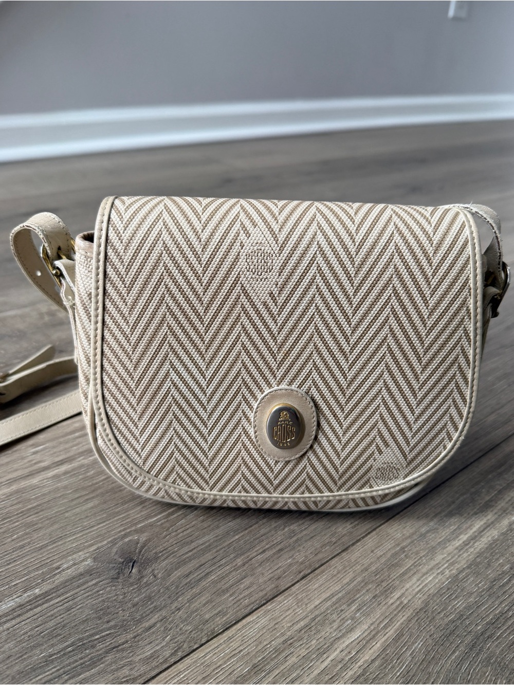 Vintage Mark Cross
Herringbone/Chevron Crossbody Bag